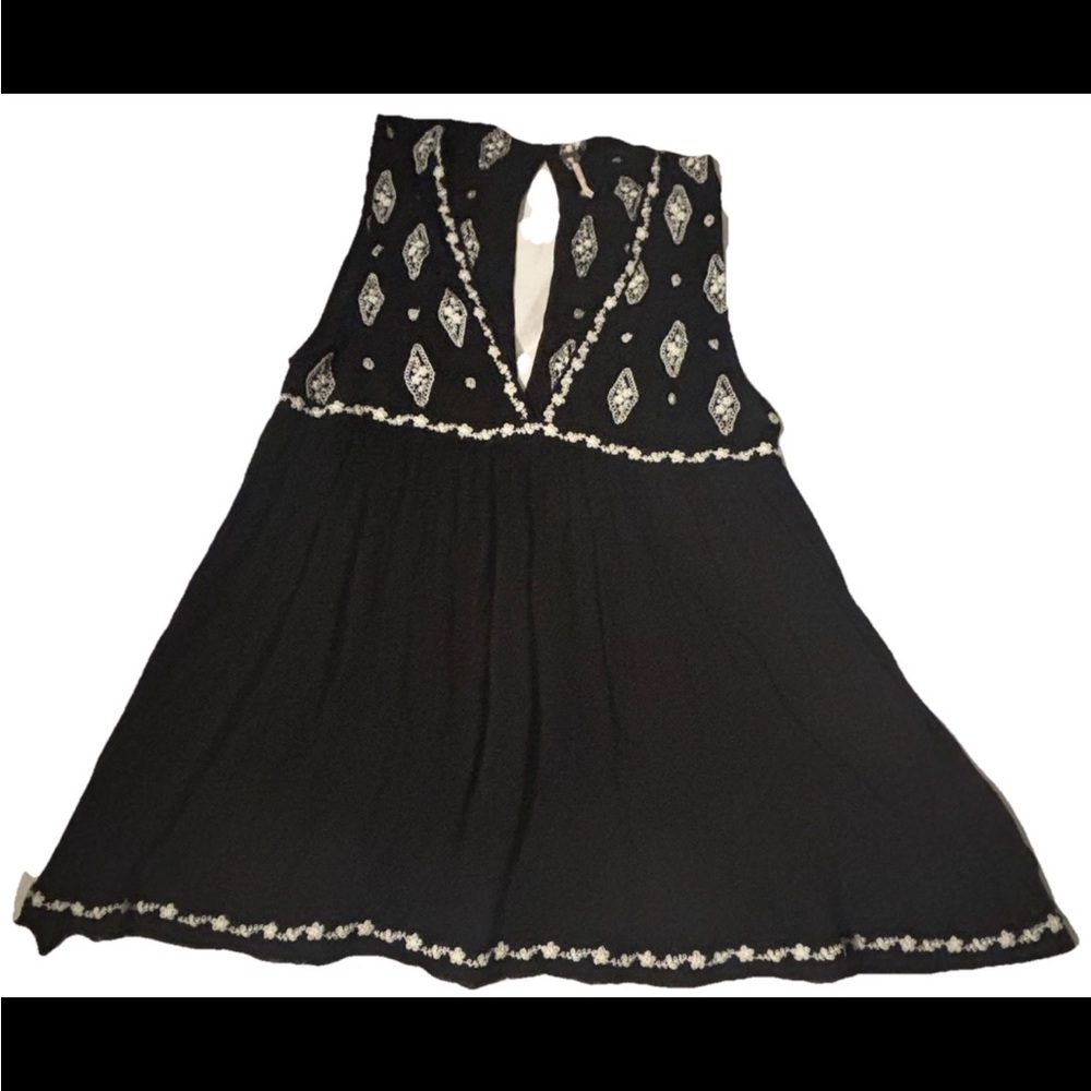 FREE PEOPLE Sz S Top Tunic Shirt Boho Black White Embroidered Sleeveless